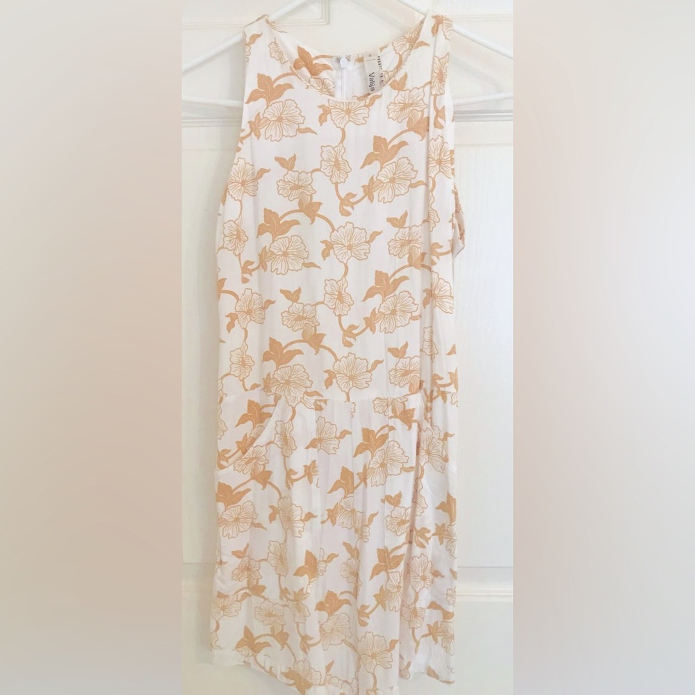 Size small short Romper never worn